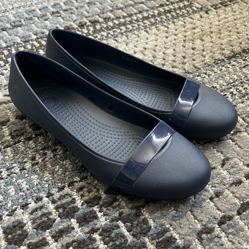 🐊 NWOT Crocs Women’s Brynn Ballet Flats in Navy Blue Slip Resistant, Size 8